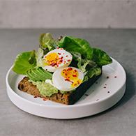 Ciabatasmörgås med ägg och sallad